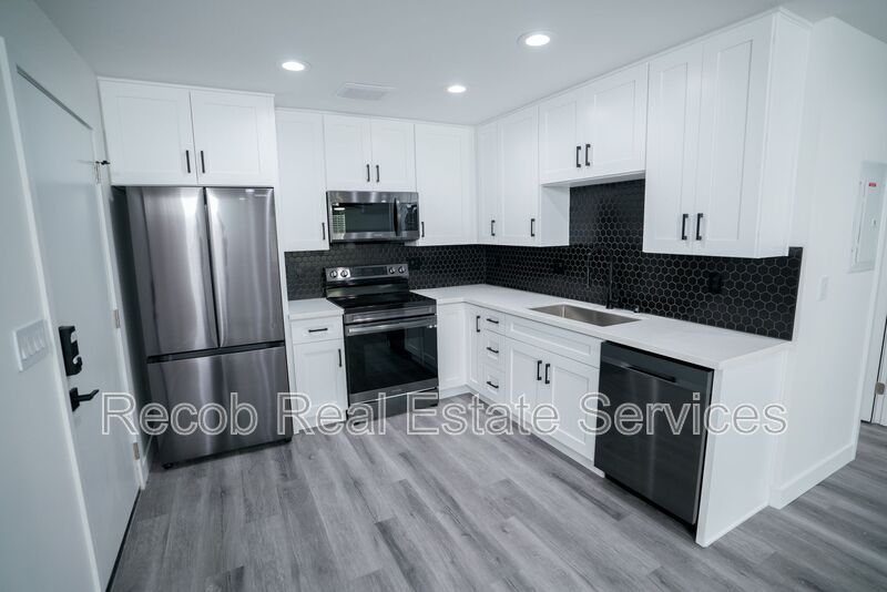 San Diego House: 3557-3563 Angwin Dr