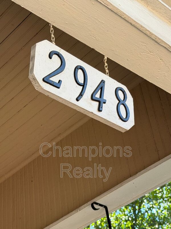 Columbus House: 2948 Pierpont Ave