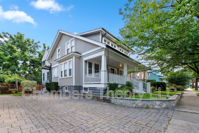 Alexandria House: 12 W Del Ray Ave