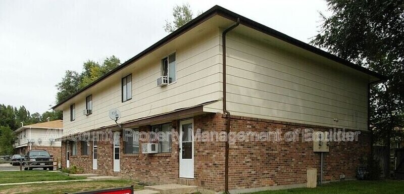 Longmont Townhome: 204 E. Saint Clair Ave