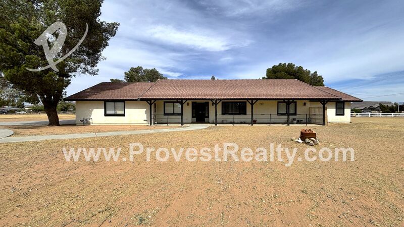 Apple Valley House: 14945 Flathead Rd