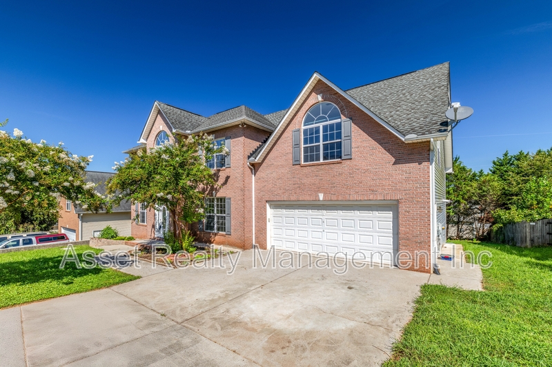 Knoxville House: 1217 Dreamview Lane