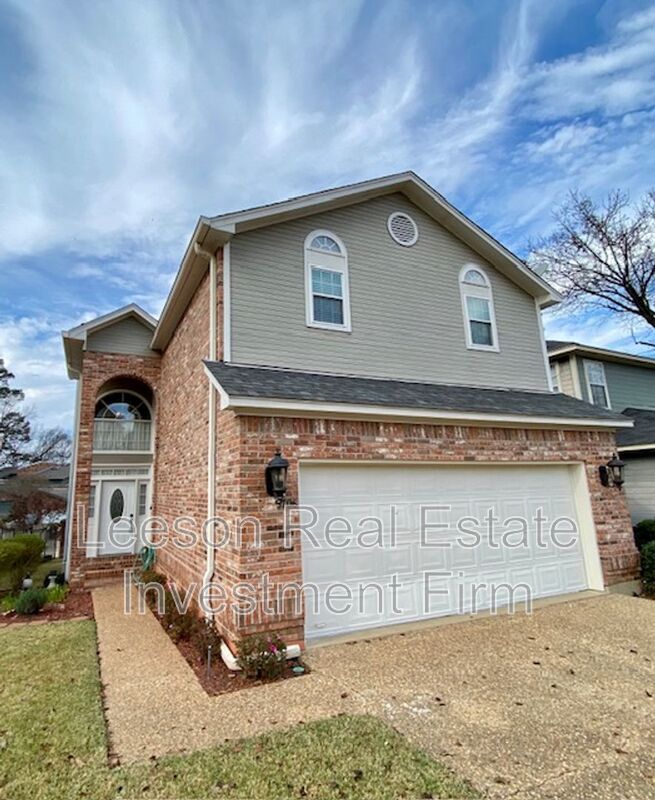Shreveport House: 5706 Wood Ridge Dr