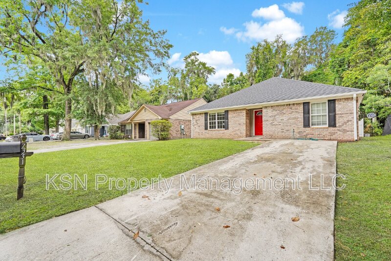 Savannah House: 7331 Leghorn Street