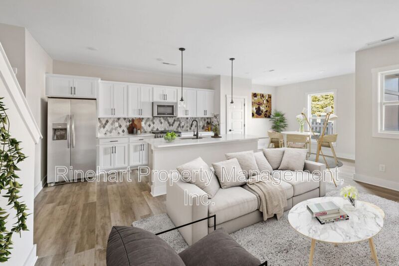 Rock Hill House: 380 Ginsberg Rd