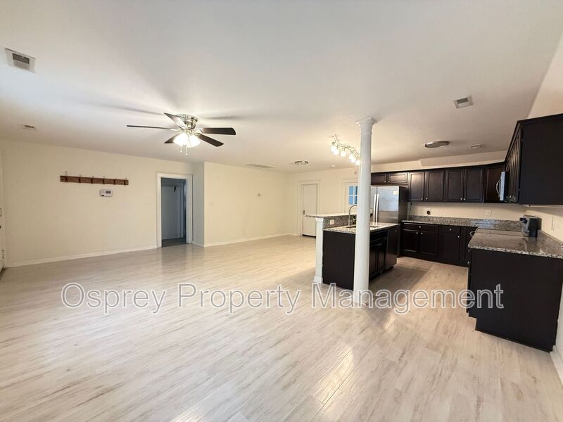 3BR Home with Elizabeth River Views & Spacious Parking - Photo 5