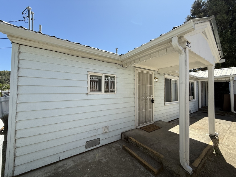 Canyonville Condo: 203 S Pine St