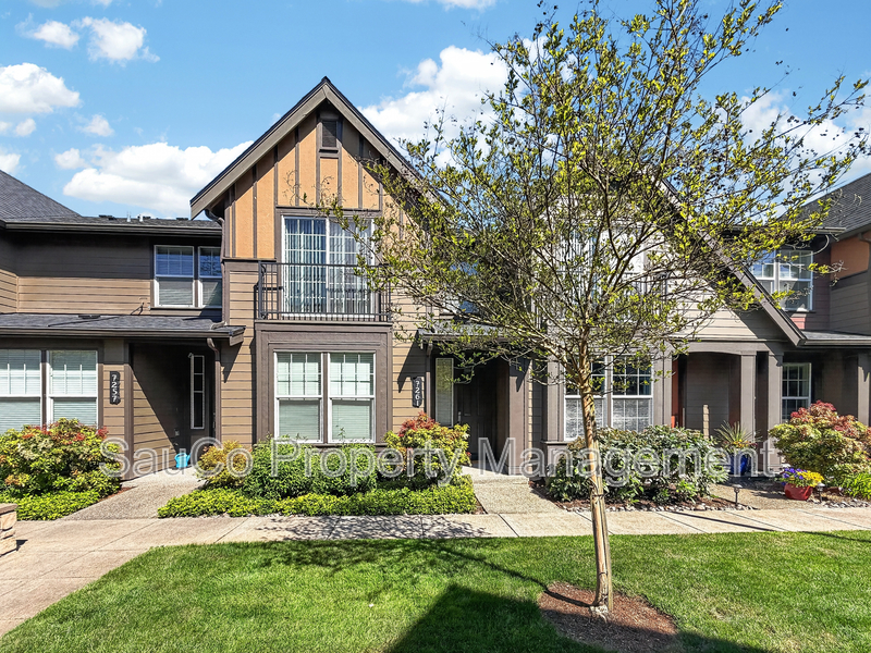Hillsboro House: 7261 Northeast Stoneybrook Street