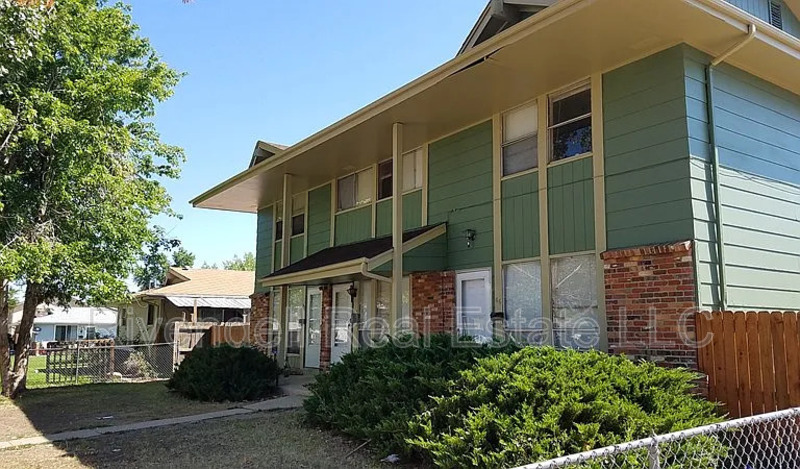 Aurora Townhome: 48 Lima St