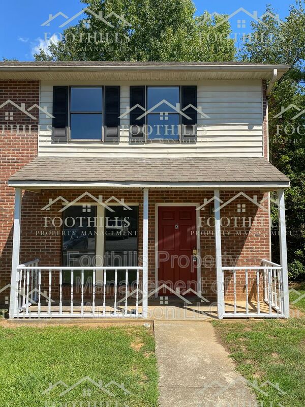 Anderson Townhome: 104 Woodland Dr