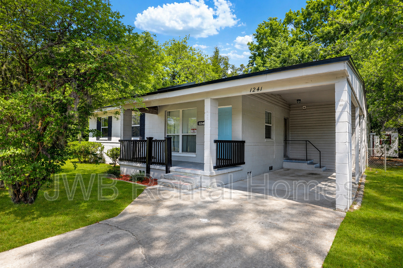 Jacksonville House: 1241 DePaul Dr