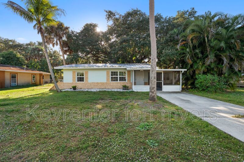 Fort Myers House: 236 Delray Ave
