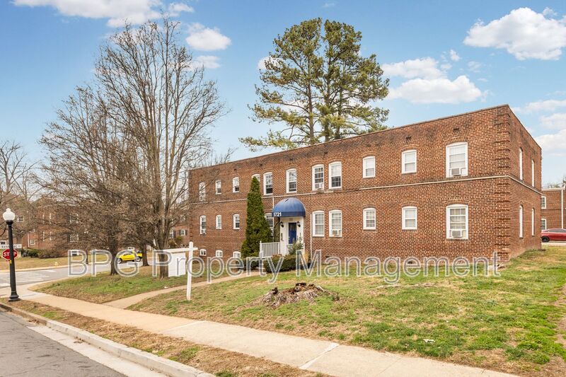 Arlington Condo: 5721 11th St N