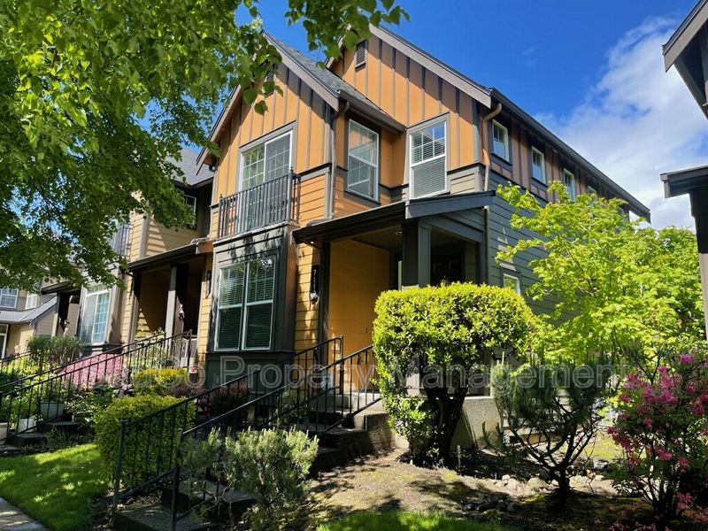 Hillsboro Condo: 7119 NE Stonewater St - 1