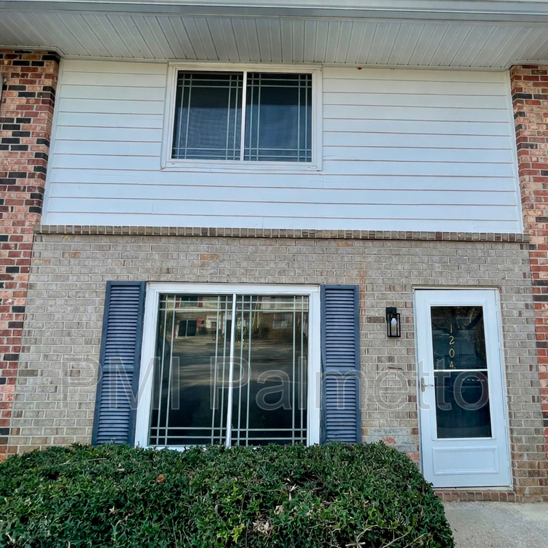 Columbia Townhome: 1204 Grove Park Ln