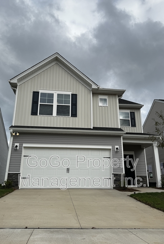 Greenville House: 142 Gervais Circle