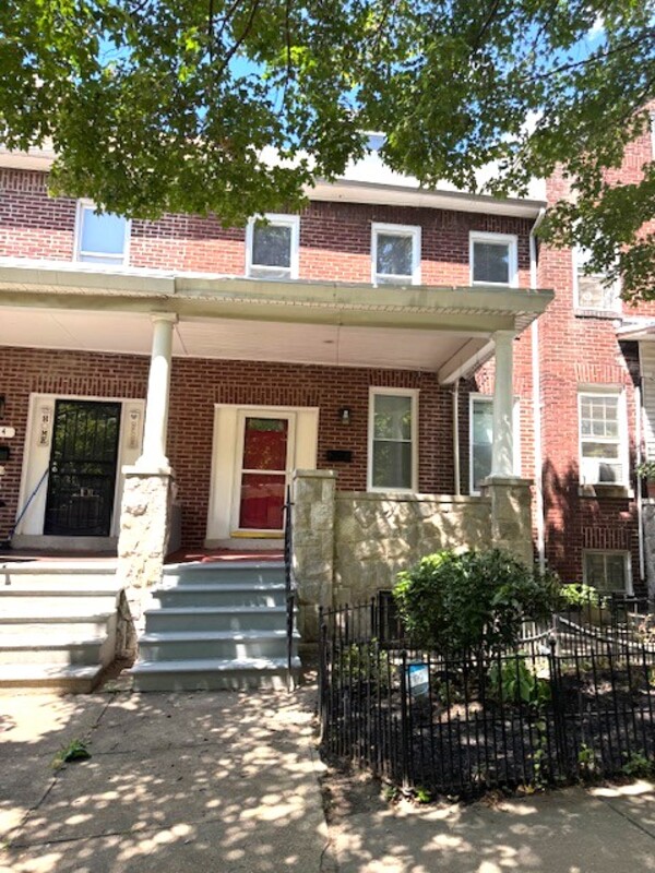 Baltimore Townhome: 2216 Whittier Avenue - 1