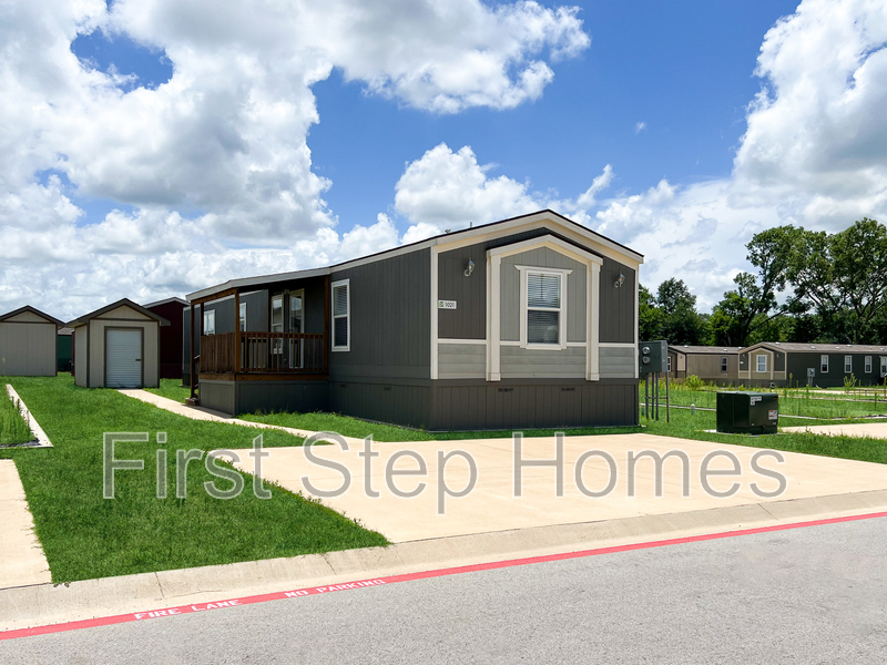 Tyler House: 1021 Conchas St