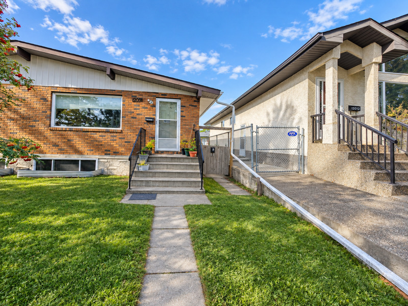 Edmonton House: 12010 101 St NW