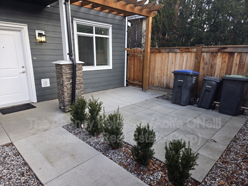 Kelowna Townhome: 834 Cadder Avenue