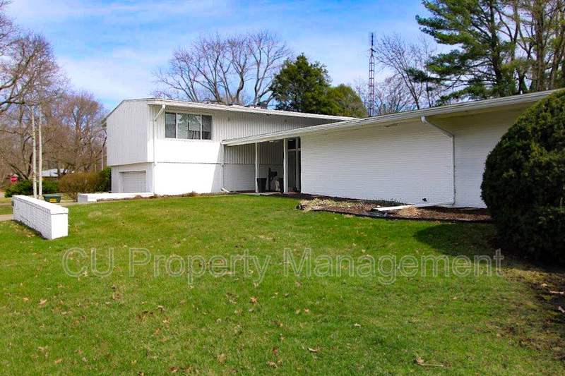 Urbana House: 2104 Zuppke Drive