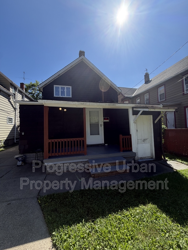 Cleveland Condo: 7204 Lawn Avenue - Down Front