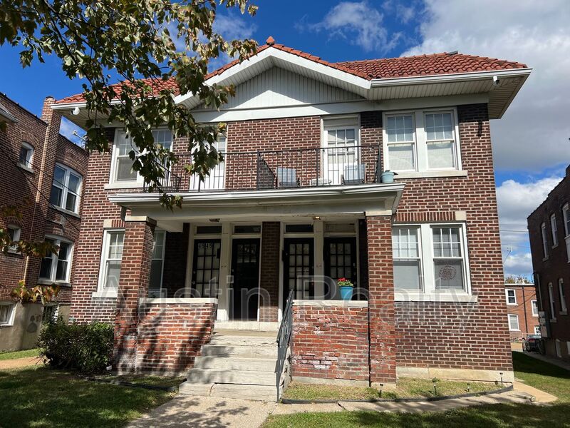 Saint Louis House: 4949 Lindenwood Ave 1st Fl