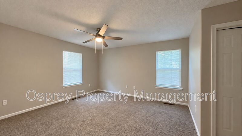 Spacious 3-Bedroom Corner-Unit Townhome with Private Patio in VB! - Photo 7