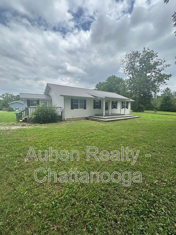 Chickamauga House: 6250 W Highway 136