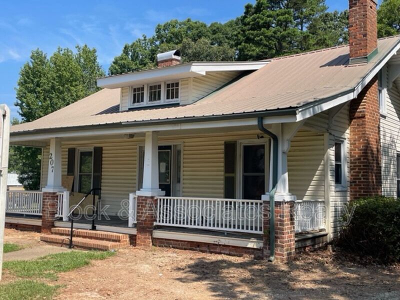 Asheboro House: 207 E. Pritchard St