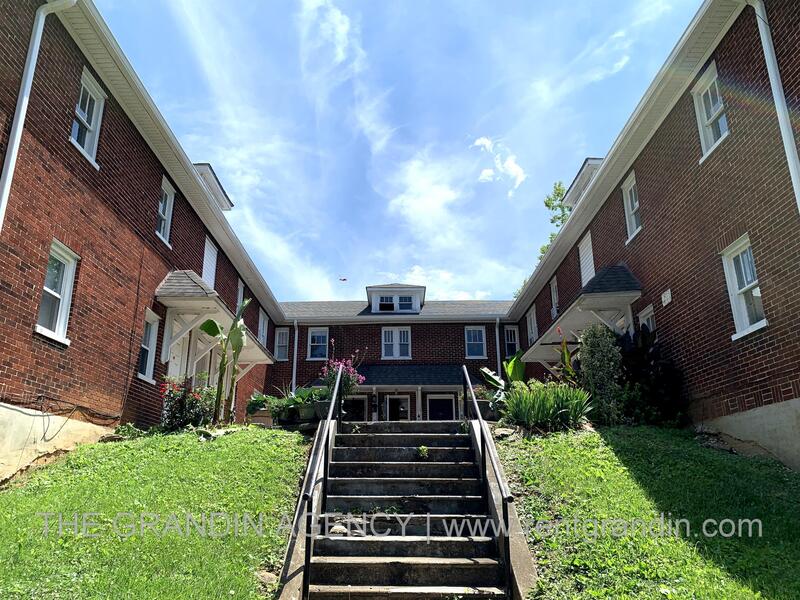 Roanoke House: 1624 Chapman Avenue Southwest