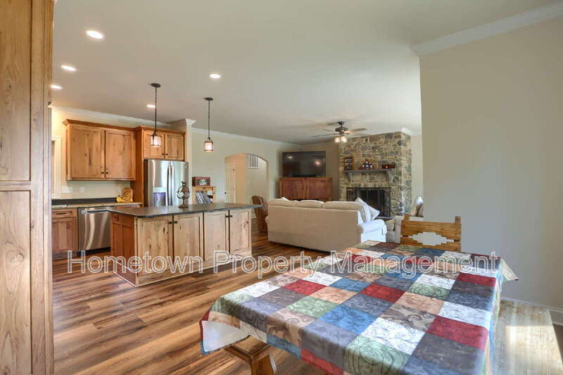Waynesboro House: 11409 Weatherstone Dr