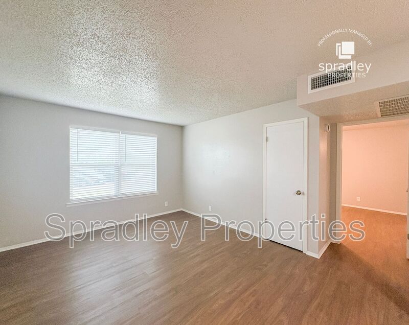 Troy Townhome: 120 W Main St
