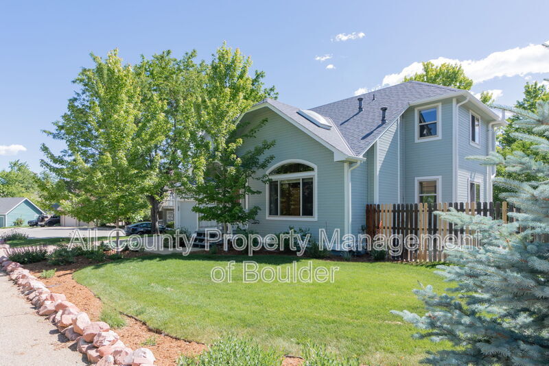 Boulder House: 1288 Redwood Avenue