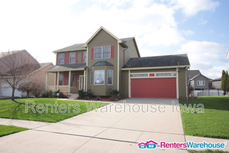 West Des Moines House: 6874 Dakota Dr