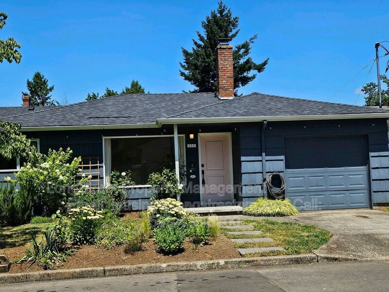 Portland House: 6515 SE Steele St