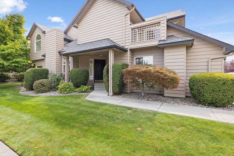 Richland Condo: 423 Columbia Point Dr