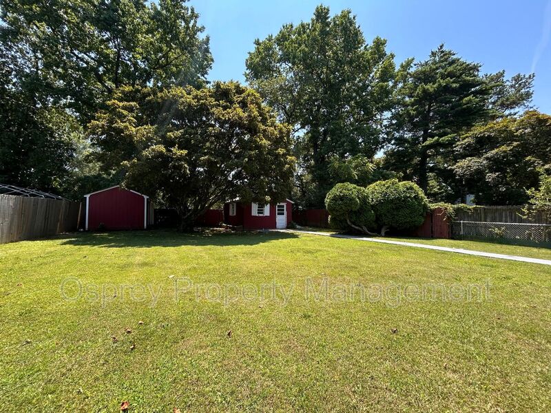 Charming 3-Bedroom Home with Bonus Room & Spacious Yard