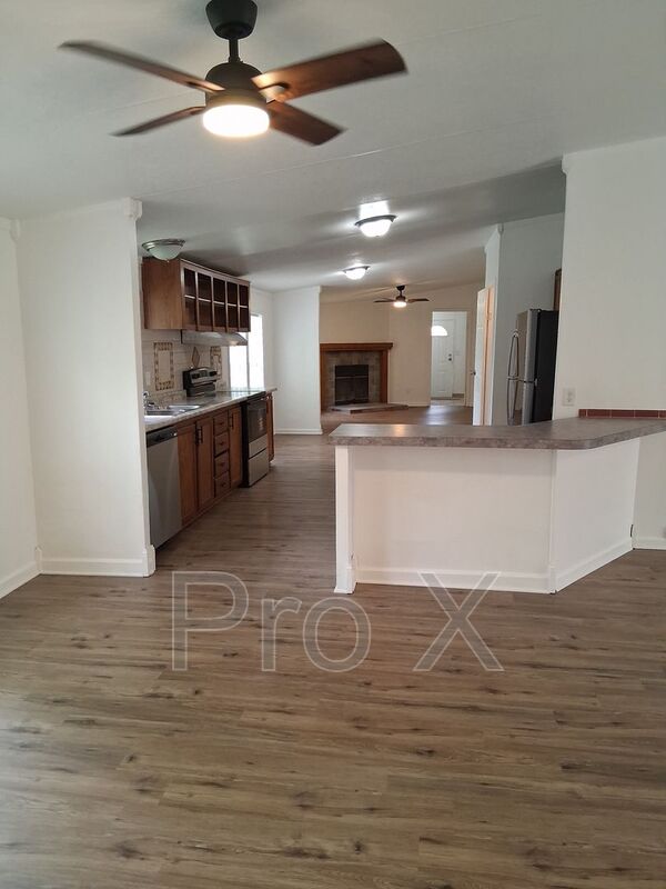 Cave Springs House: 910 Sands Rd