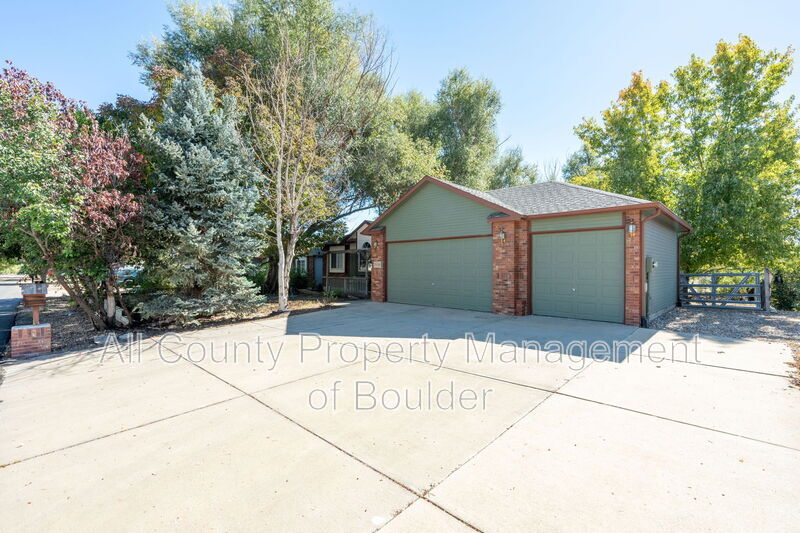 Mead House: 2658 Serena Drive