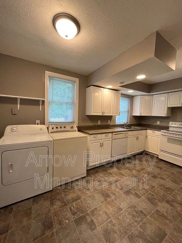 Lincoln House: 445 North 25th Street