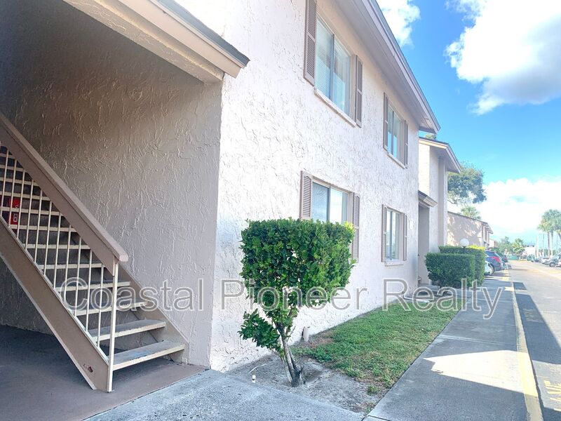 Tampa Condo: 7502 Needle Leaf Pl