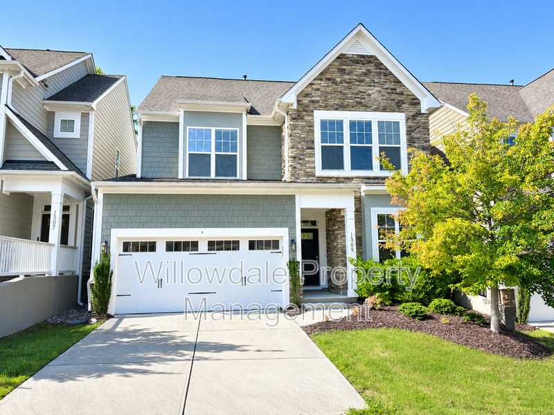 Apex House: 1309 Little Hills Dr