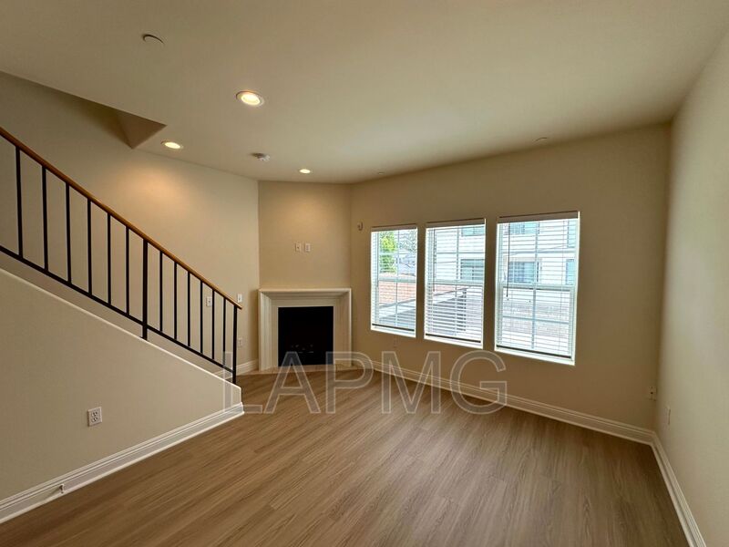 Studio City House: 12217 Moorpark St.