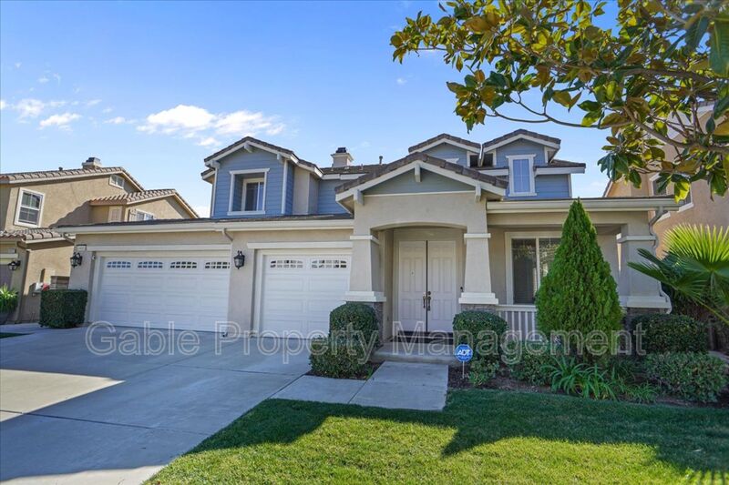 Valencia House: 24022 Via Vista