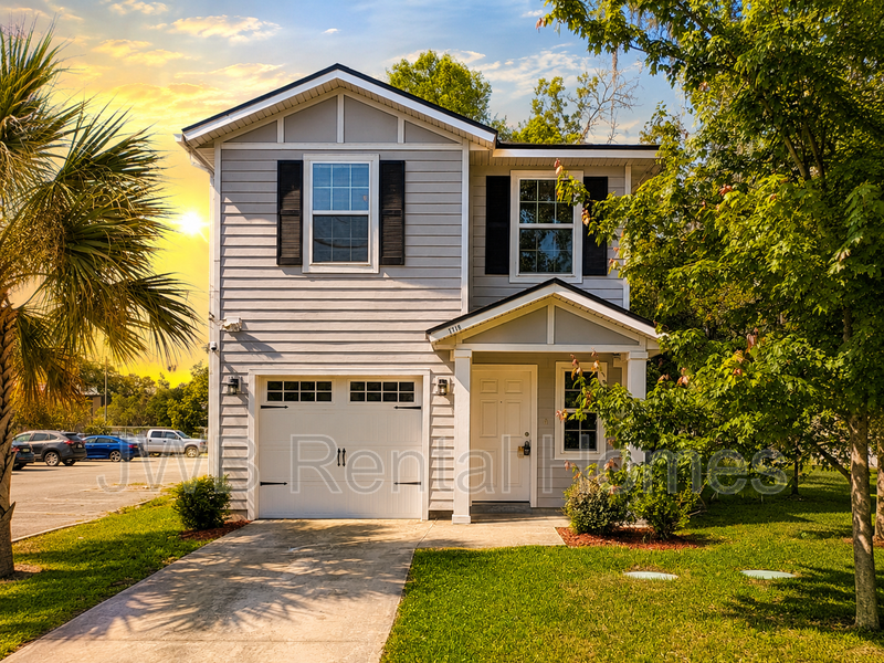 Jacksonville House: 1746 Art Museum Dr
