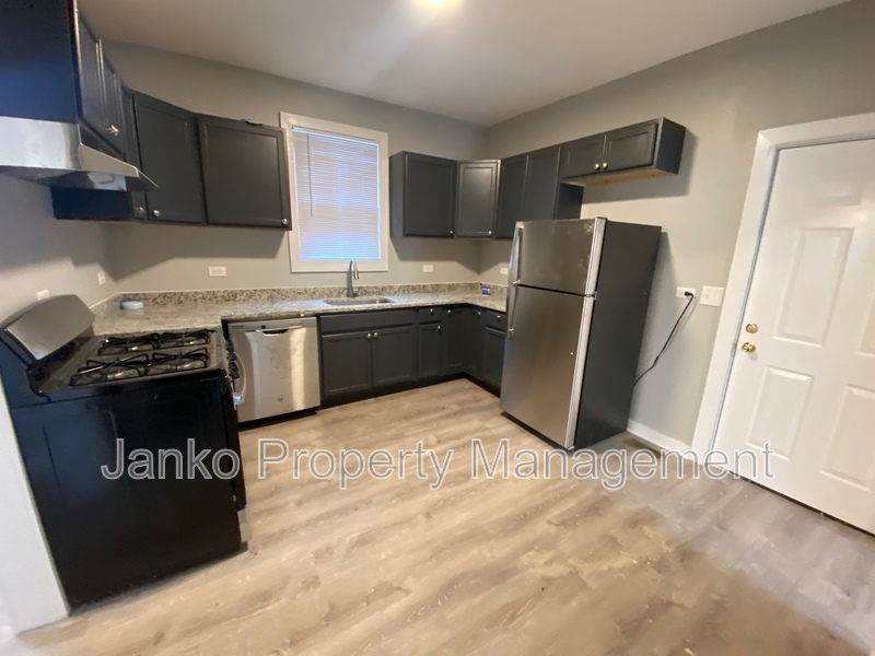South Chicago Heights Condo: 90 W 28th St