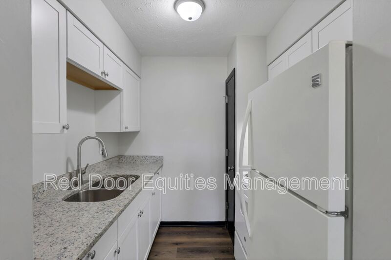 Lancaster House: 1442 Tiki Lane