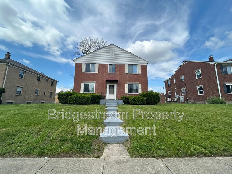 Kettering House: 1549 Old Lane Avenue