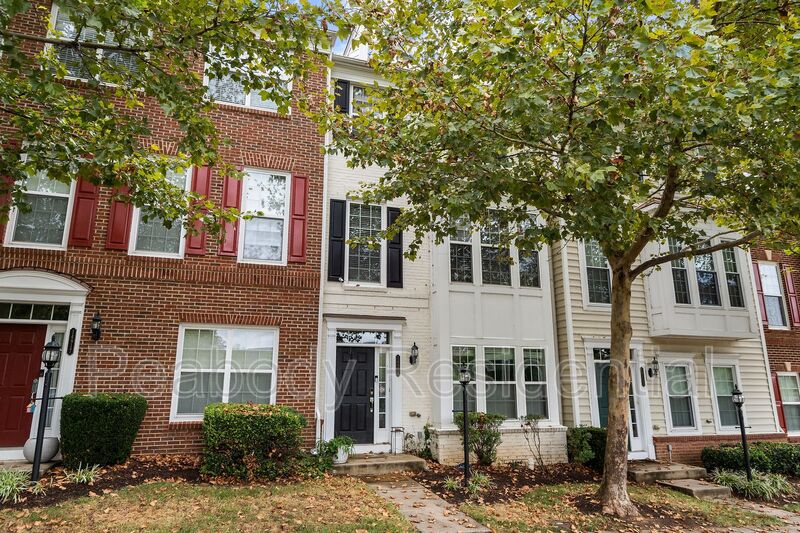 Woodbridge House: 14919 Potomac Branch Dr